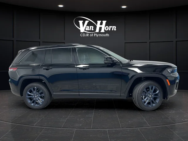 New 2026 Diamond Black Crystal Pearl-Coat Exterior Paint Jeep  image 2