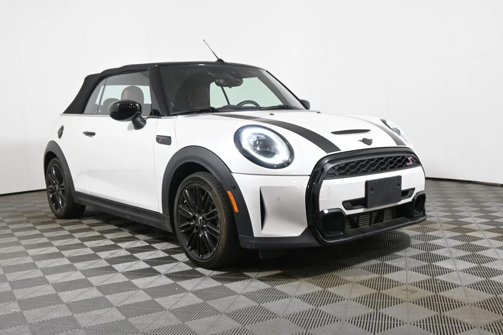 Certified Used 2023 White MINI Iconic image 9