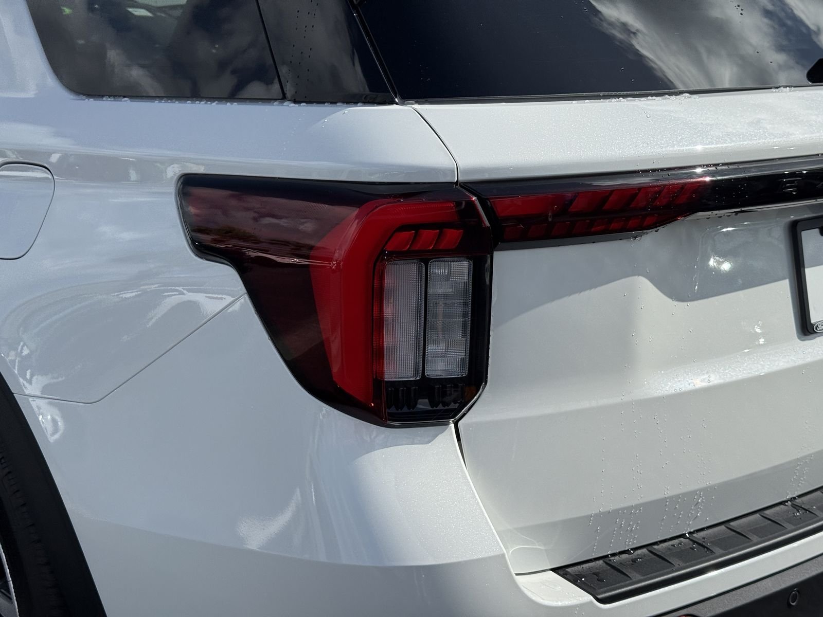 Used 2025 White Metallic Ford ST-Line image 11