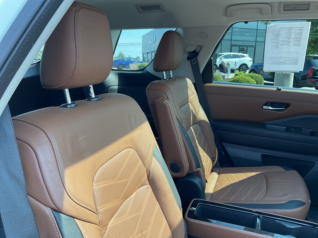 Used 2022 Pearl White Tricoat/Super Black Nissan Platinum image 13