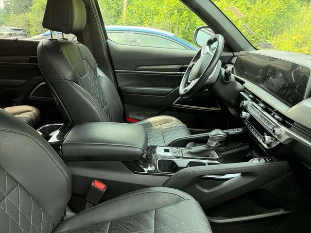 Used 2024 Green Kia EX X-Line image 11