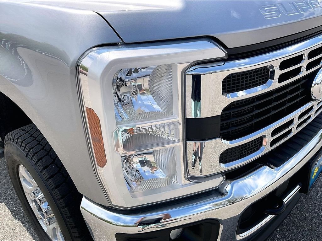 Used 2024 Iconic Silver Metallic Ford XL image 30