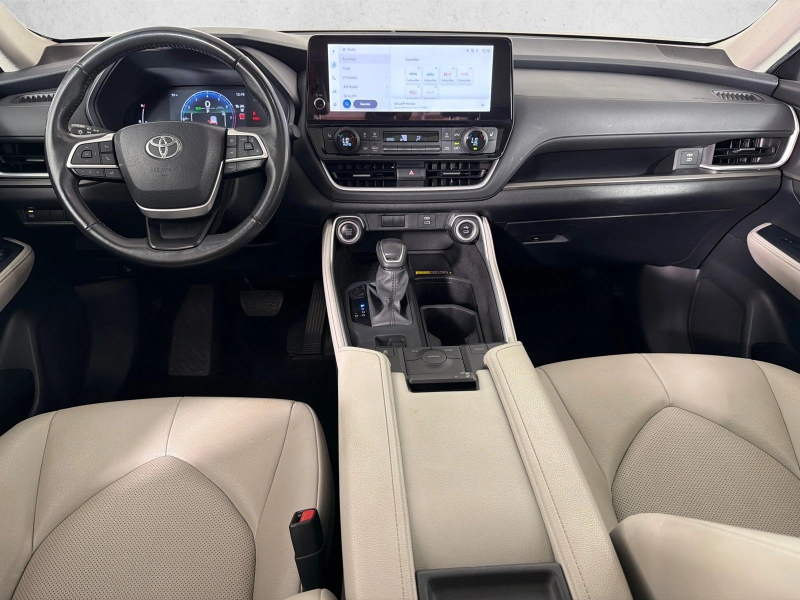 Used 2024 Wind Chill Pearl Toyota XLE image 24