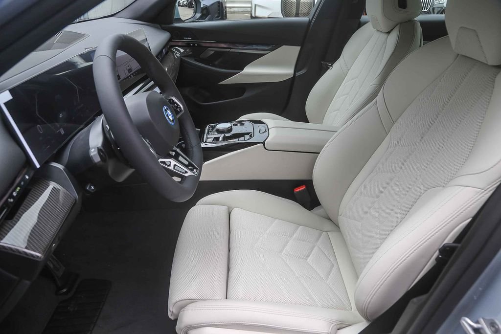 New 2027 Brooklyn Grey Metallic BMW 550e xDrive image 13