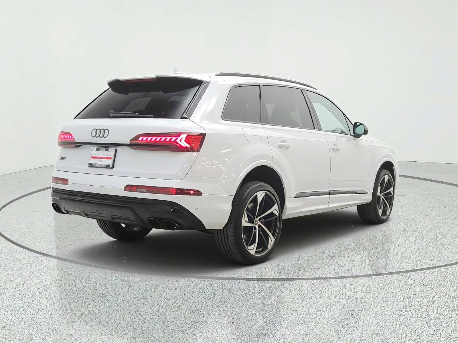 Used 2023 Glacier White Metallic Audi Premium Plus 4.0 TFSI quattro image 5