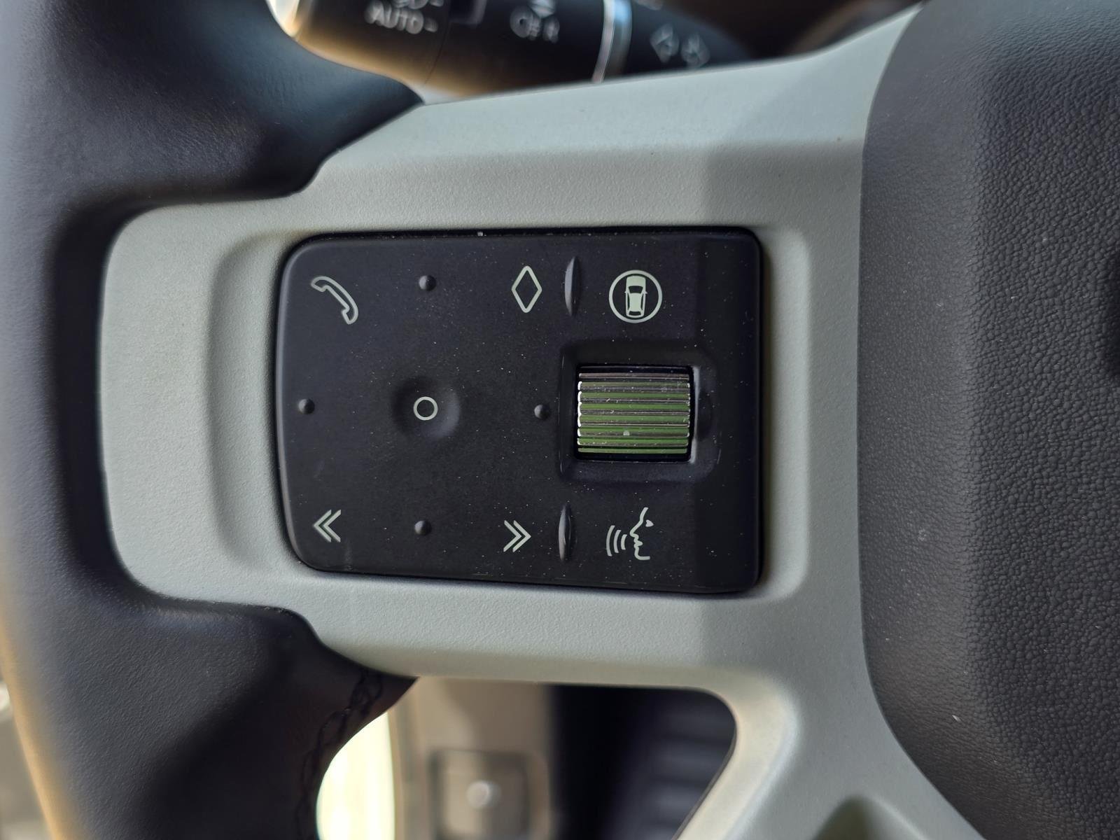 Used 2024 Fuji White Land Rover SE image 37