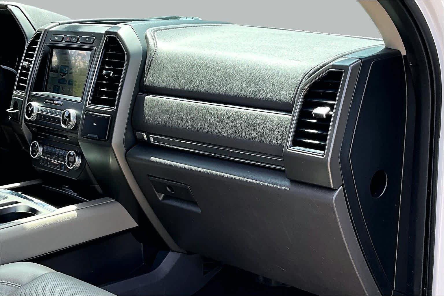 Used 2018 White Platinum Metallic Tri-Coat Ford XLT image 19