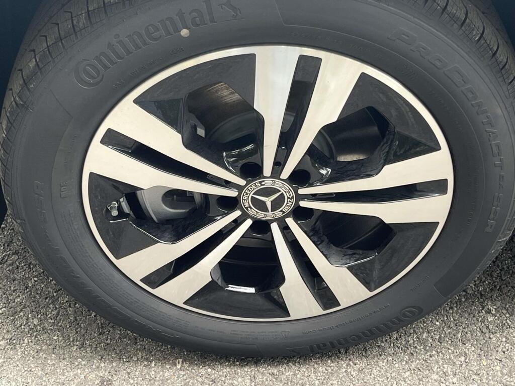 New 2026 Mountain Grey Metallic Mercedes-Benz GLB 250 image 14