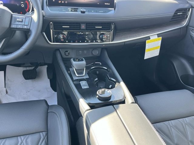 New 2026 Champagne Silver Metallic / Super Black Two-tone Nissan Platinum image 18