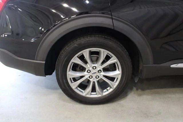 Used 2020 Black Ford XLT image 29