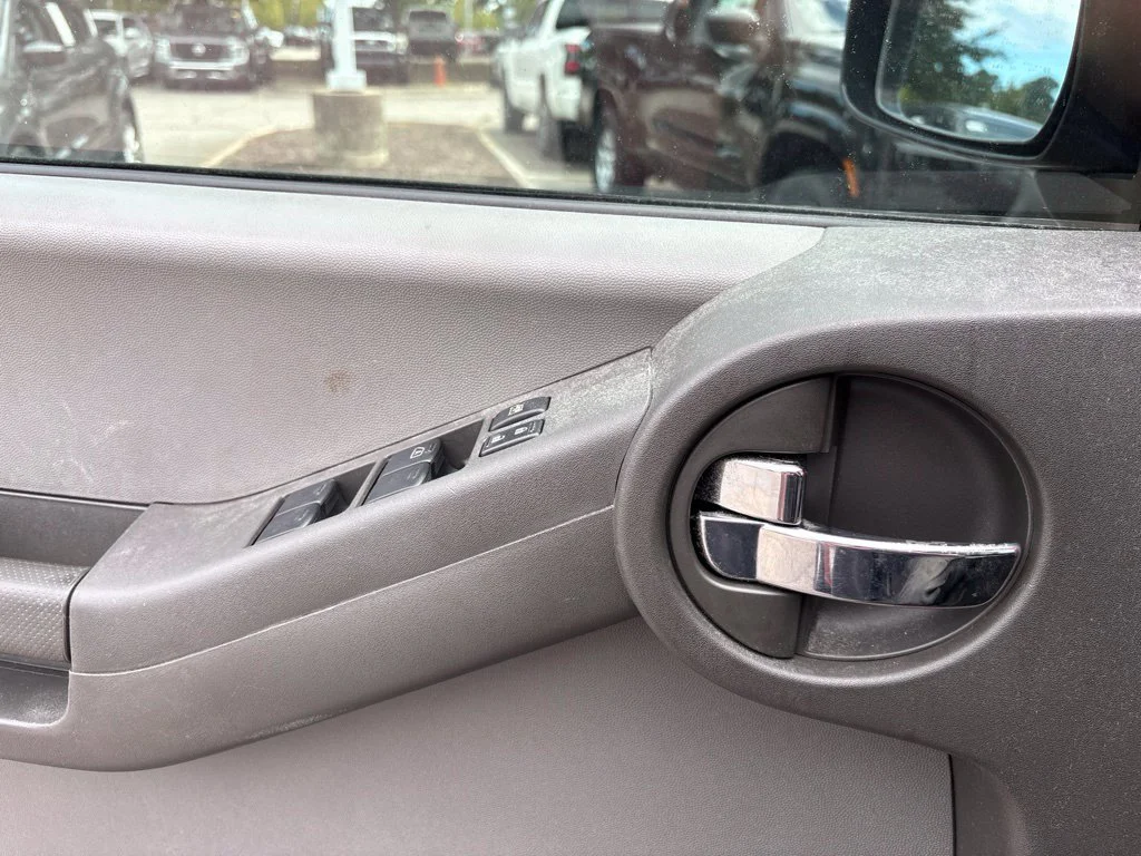 Used 2012 Red Nissan S image 13