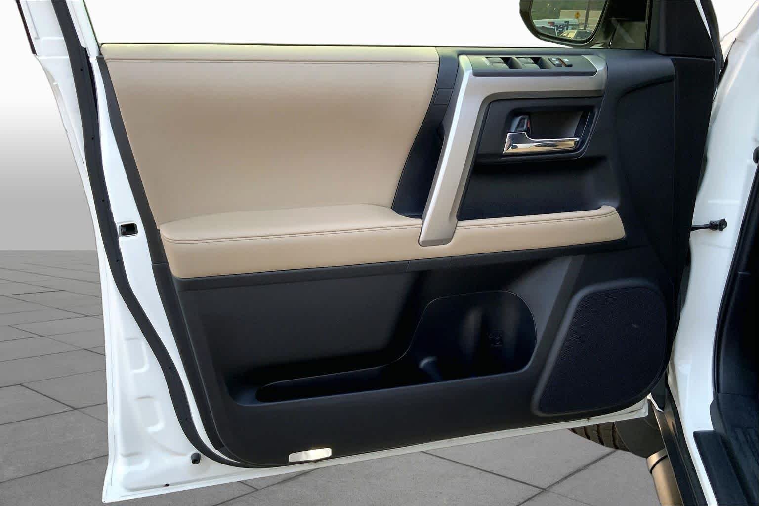 Used 2023 Ice Cap Toyota SR5 Premium image 21