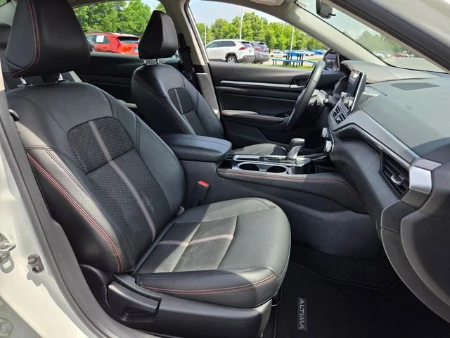 2025 Nissan Altima SR - Photo 17