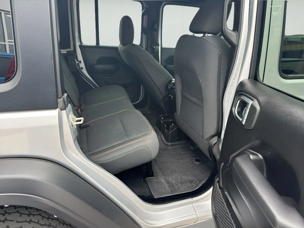 Used 2024 Silver Zynith Clearcoat Jeep Sport S image 12