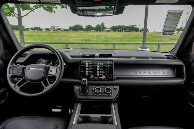 2025 Land Rover Defender V8 - Photo 17