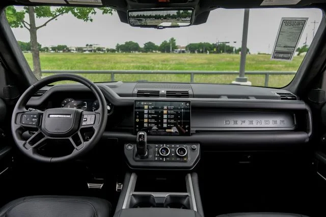 2025 Land Rover Defender V8 - Photo 17