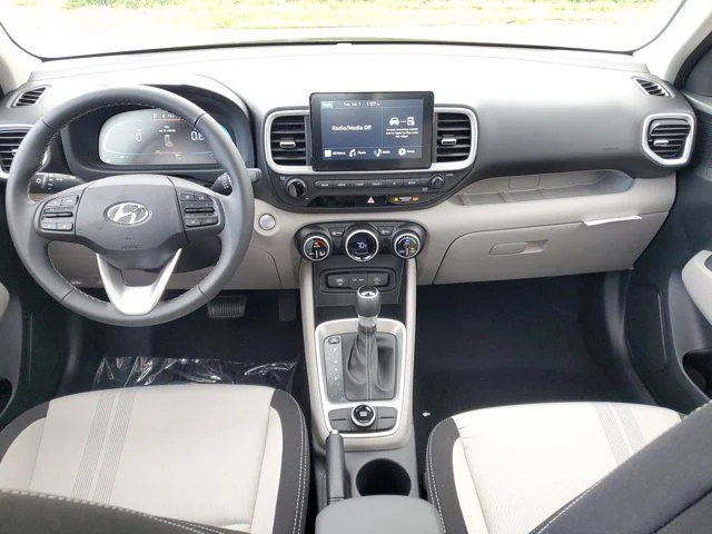 2025 Hyundai Venue SEL - Photo 9