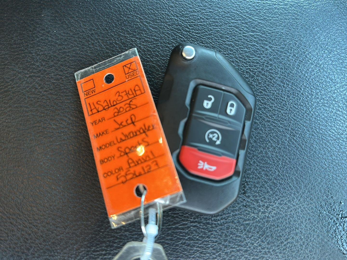 Used 2025 Anvil Clearcoat Jeep Sport S image 32