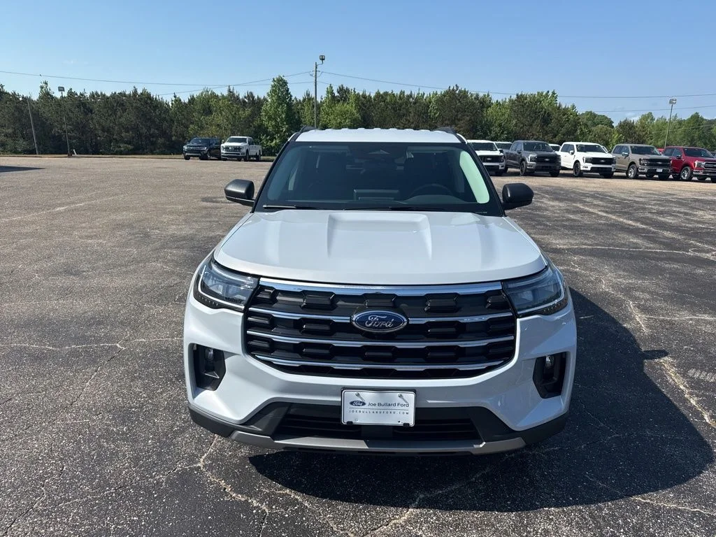 New 2026 Space White Metallic Ford Active image 2
