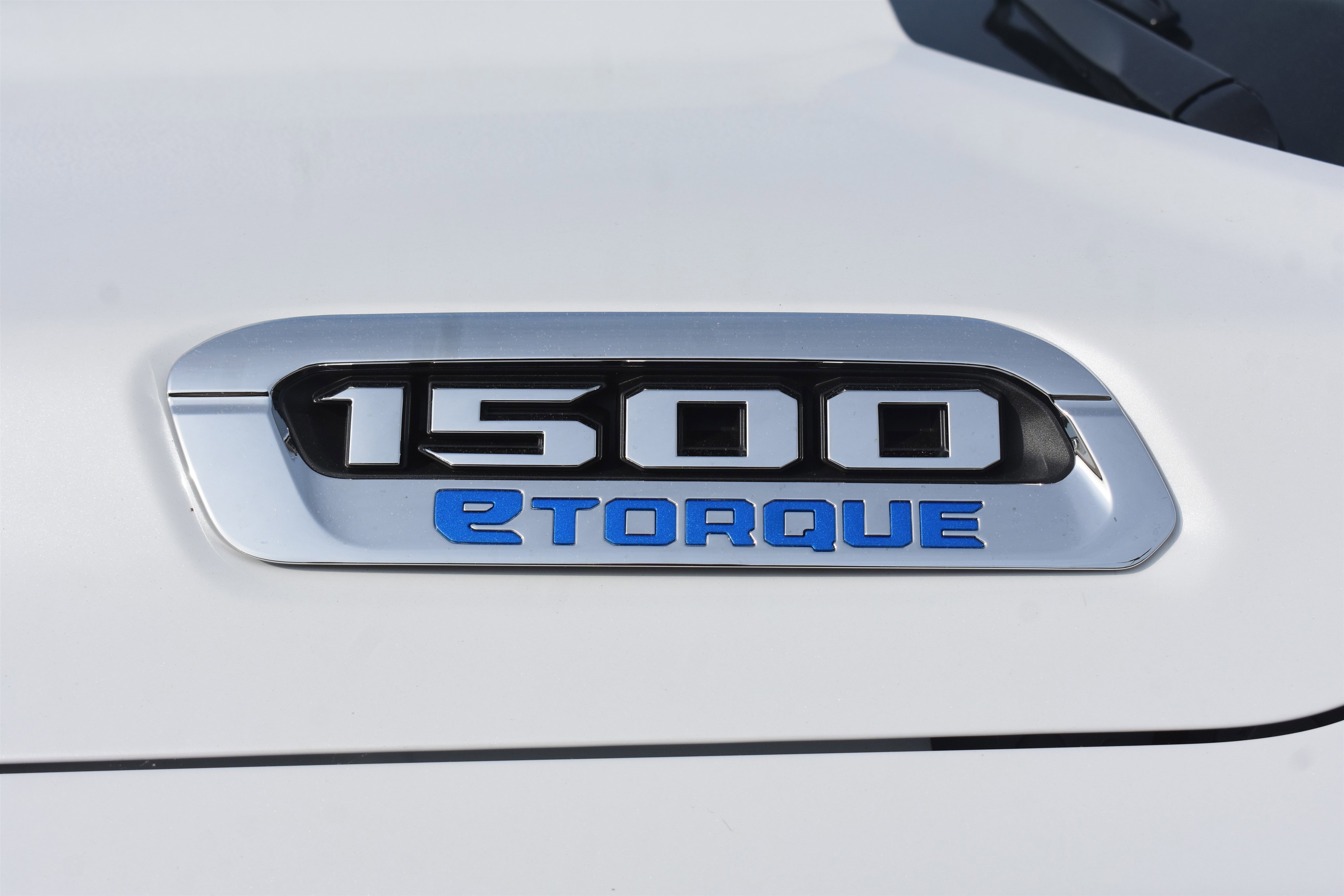 New 2026 Ivory White Tri-Coat Pearl-Coat Exterior Paint RAM Longhorn image 12