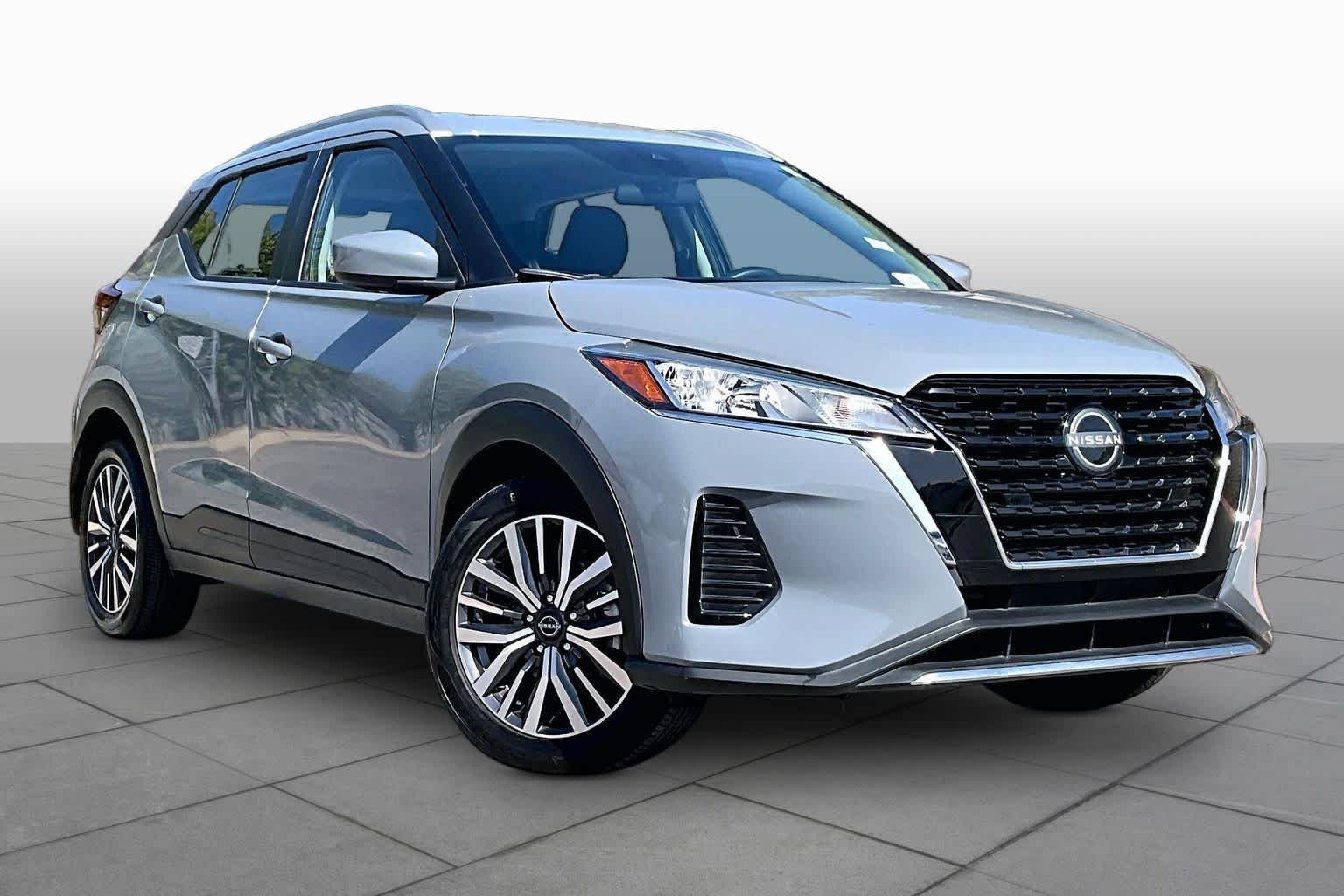 Used 2023 Boulder Gray Pearl Nissan SV image 3