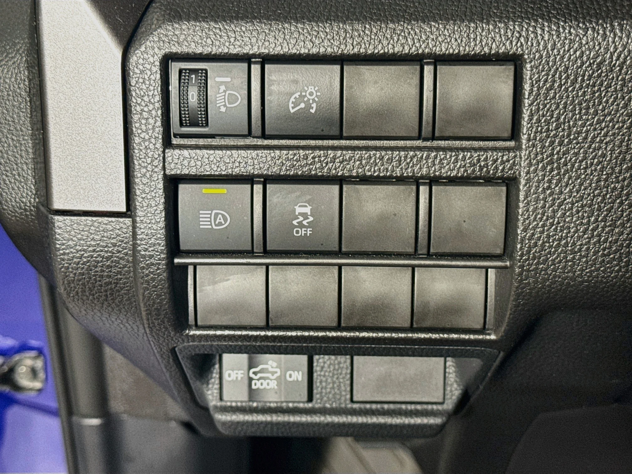 Used 2025 Blue Crush Metallic Toyota SR5 image 10