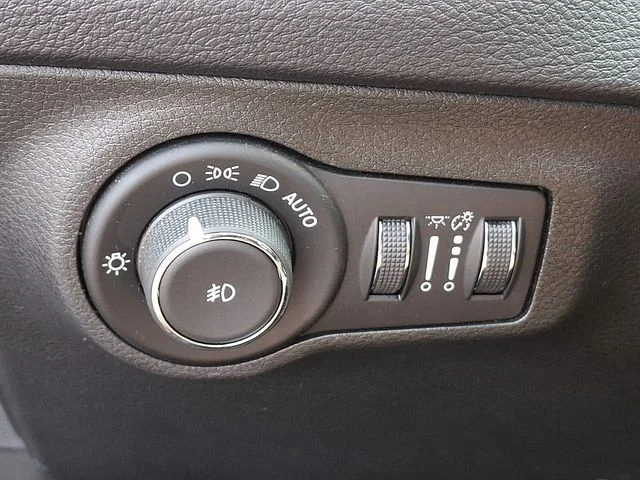 Used 2018 Black Jeep Limited image 27