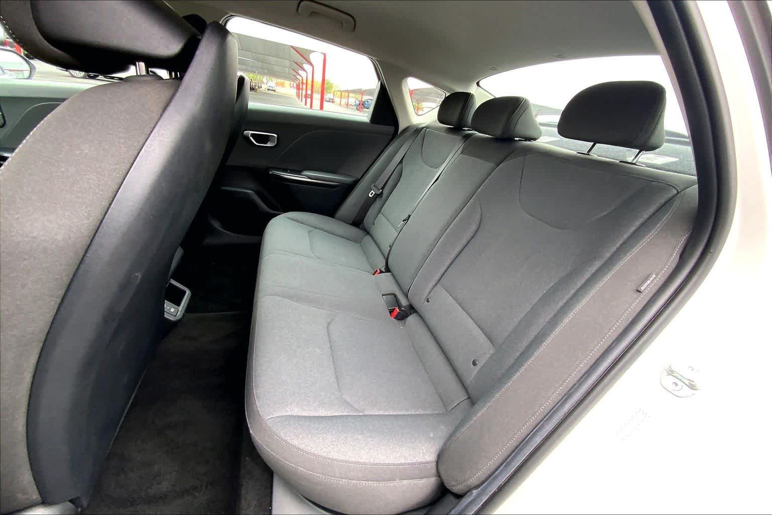 Used 2025 Snow White Pearl Kia LXS image 21