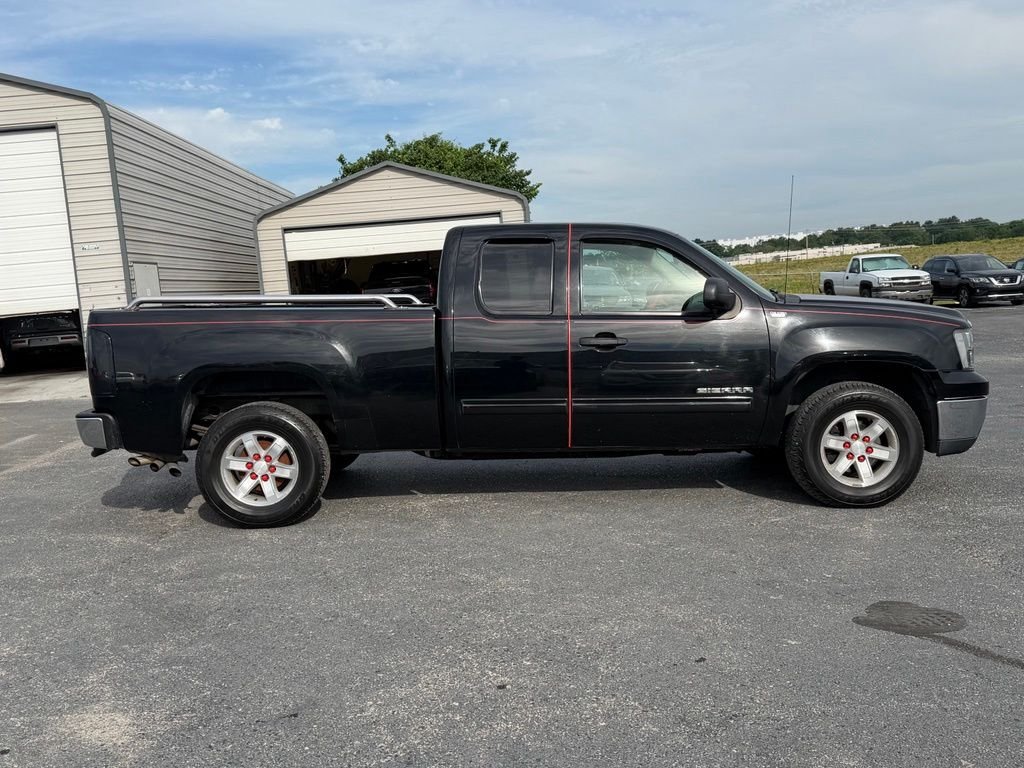 Used 2011 Black GMC SLE image 4