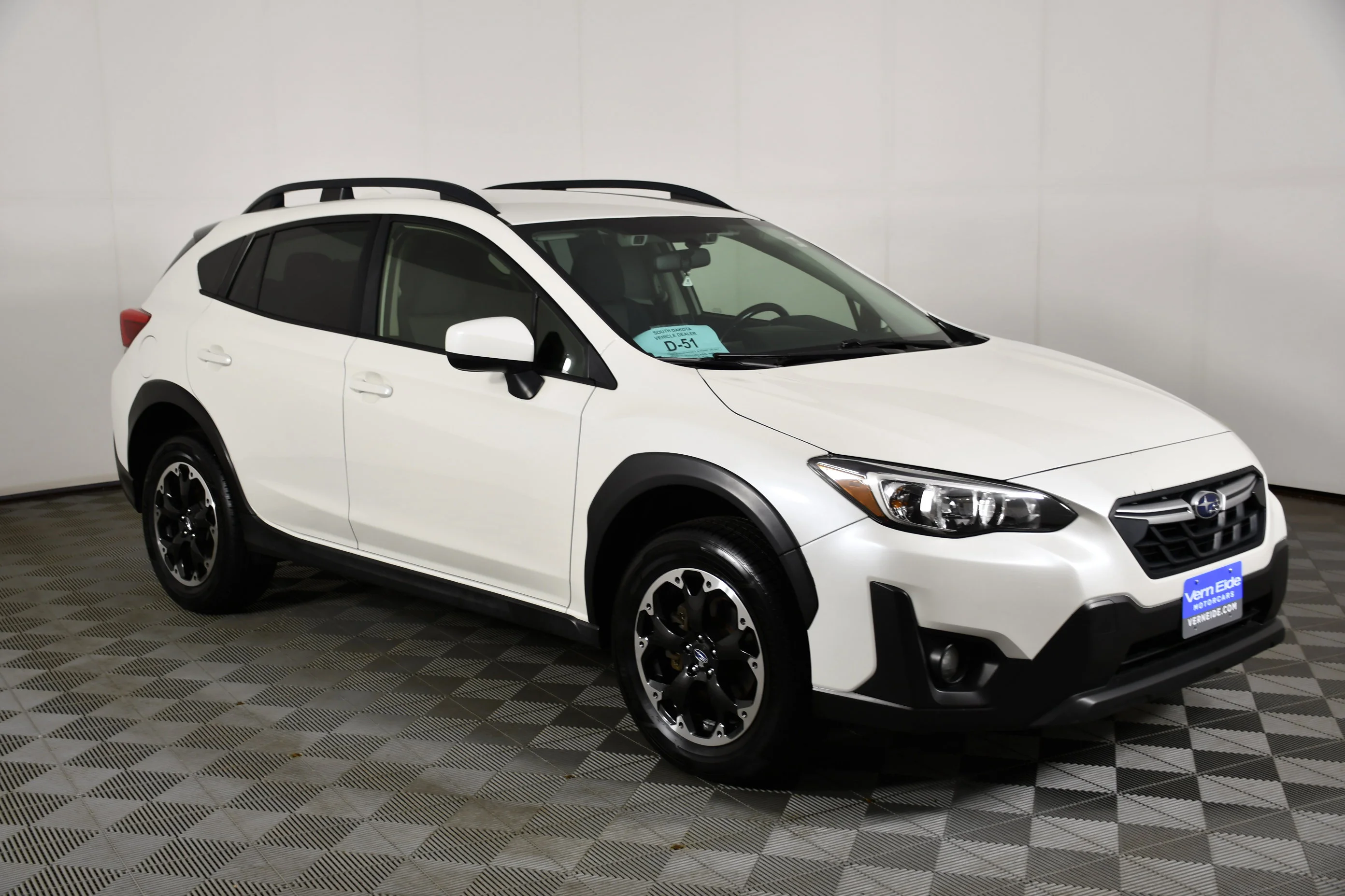 Used 2022 Crystal White Pearl Subaru Premium image 4