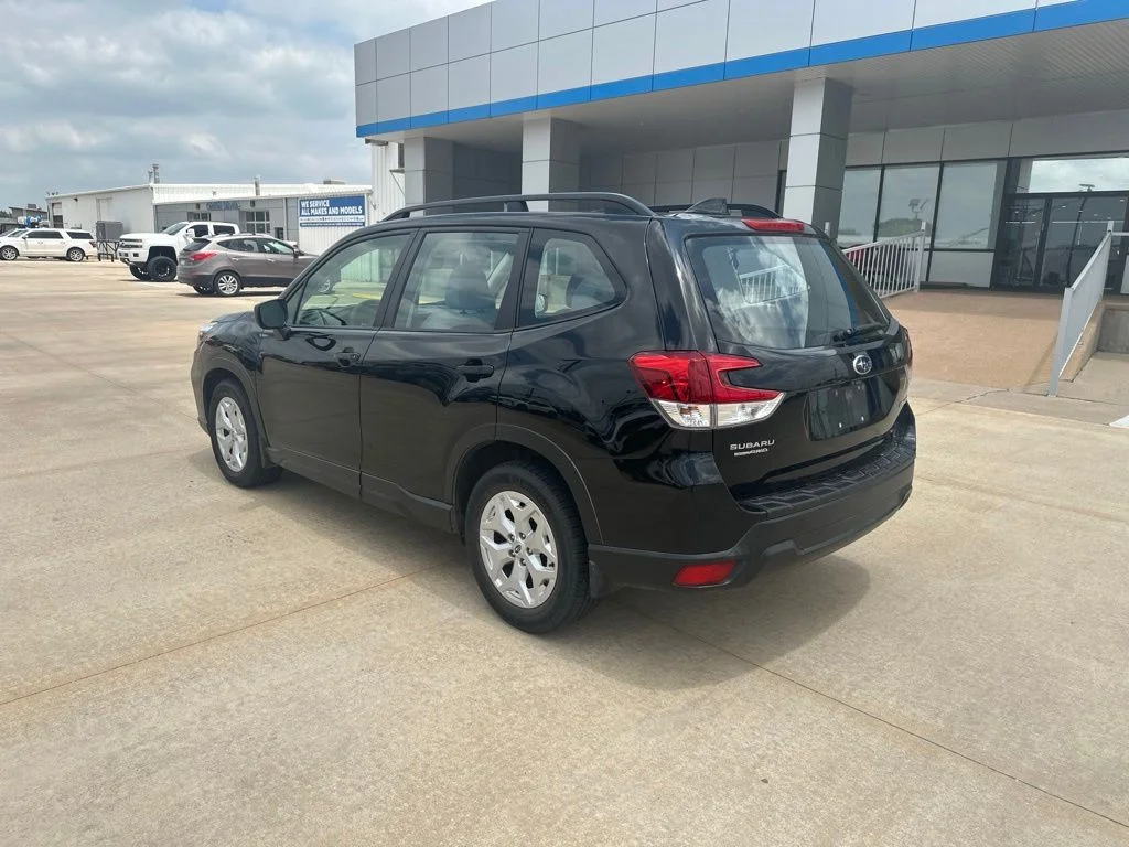Used 2019 Black Subaru Base image 27