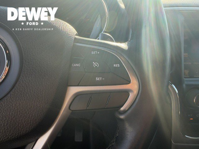 Used 2017 Bright White Clearcoat Jeep Altitude image 15