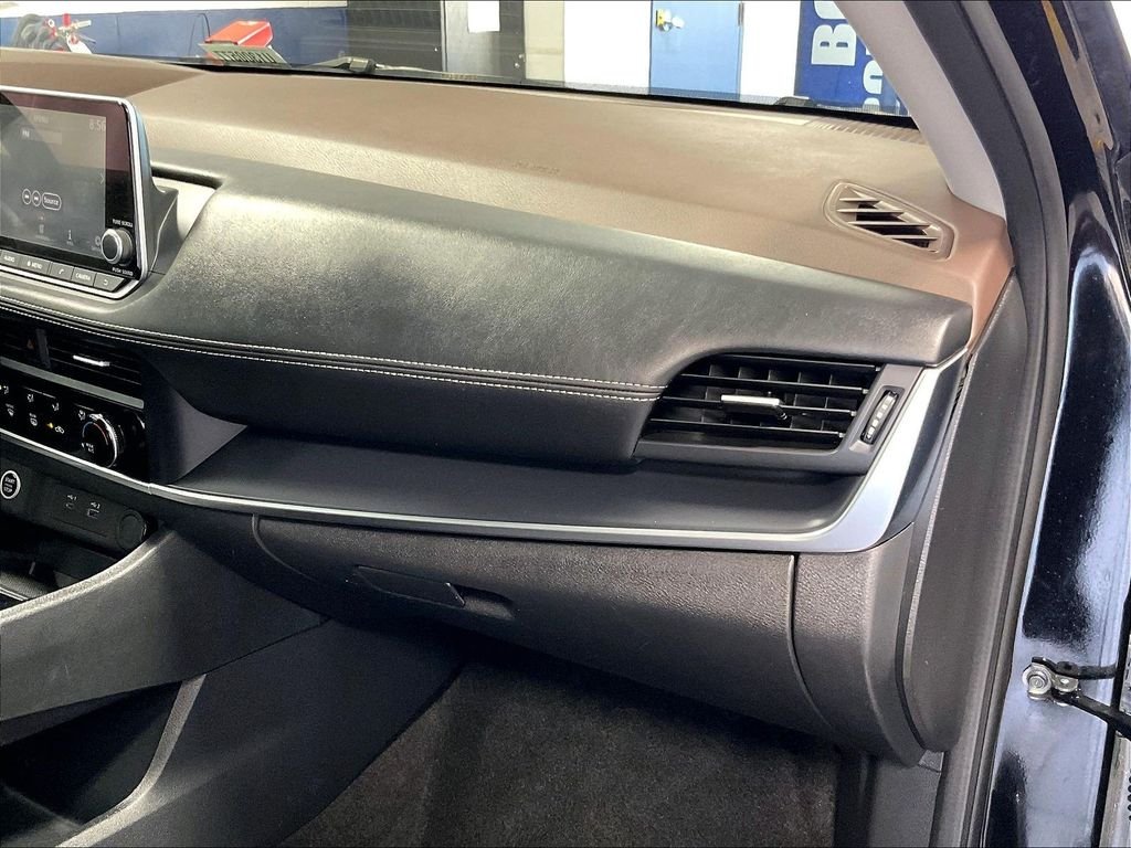 Used 2023 Black Nissan S image 13