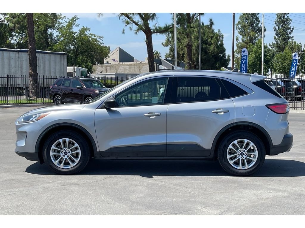Used 2022 ICONIC SILVER Ford SE image 3