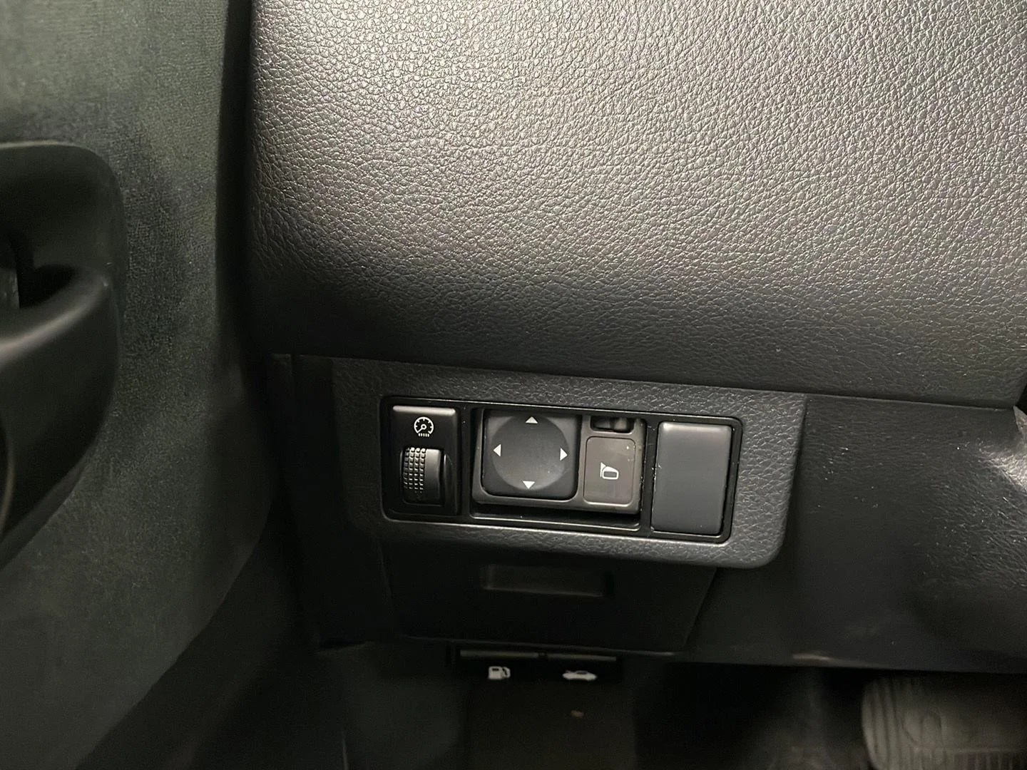 Used 2011 Magnetic Gray Metallic Nissan 1.8 S image 15