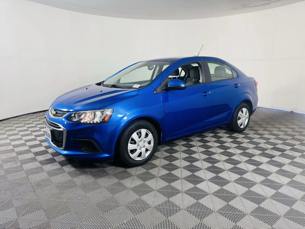 Used 2018 Blue Chevrolet LS image 4