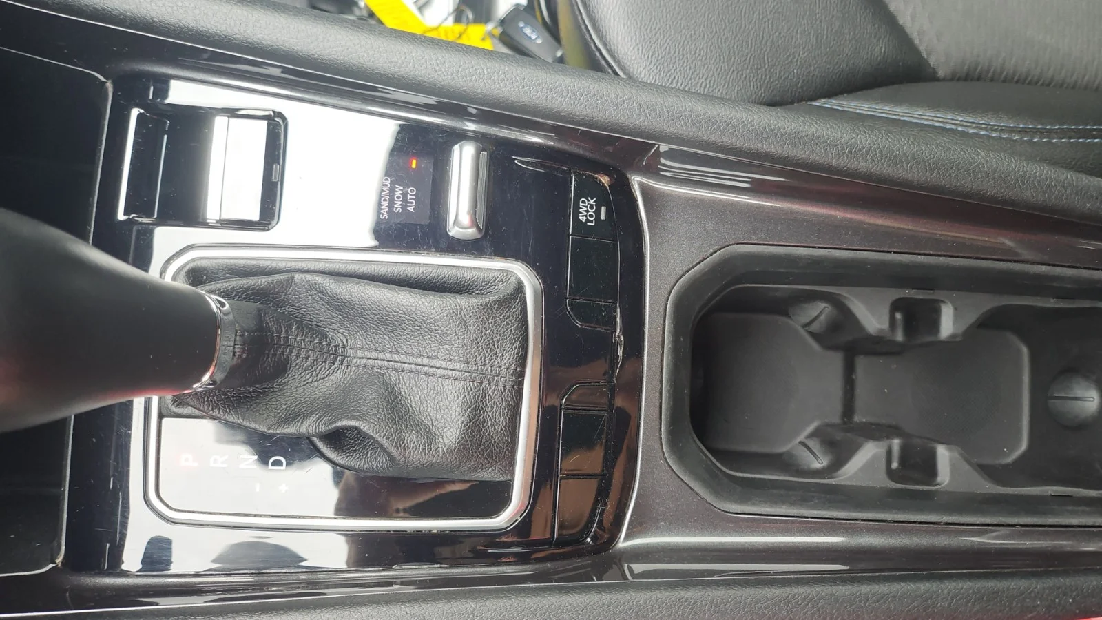 Used 2024 Black Jeep Latitude image 20