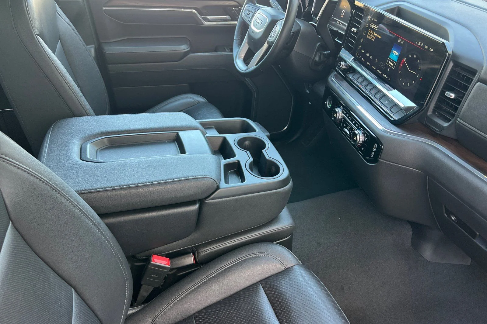 Used 2024 White GMC SLT image 15