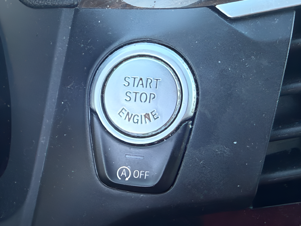 Used 2021 White BMW sDrive30i image 29