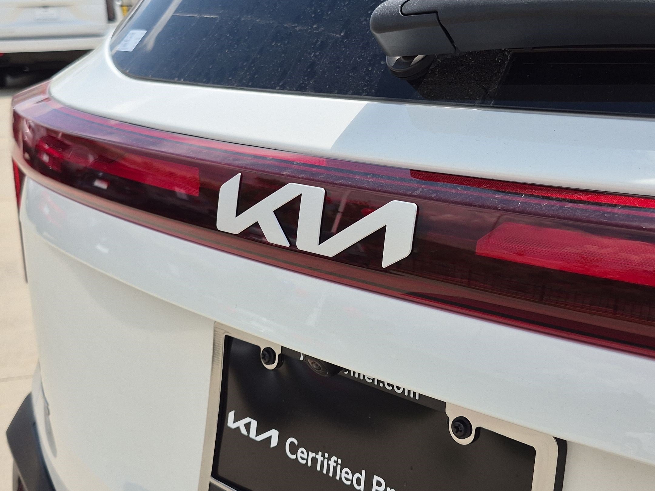 Used 2024 Clear White/Black Roof Kia SX image 13