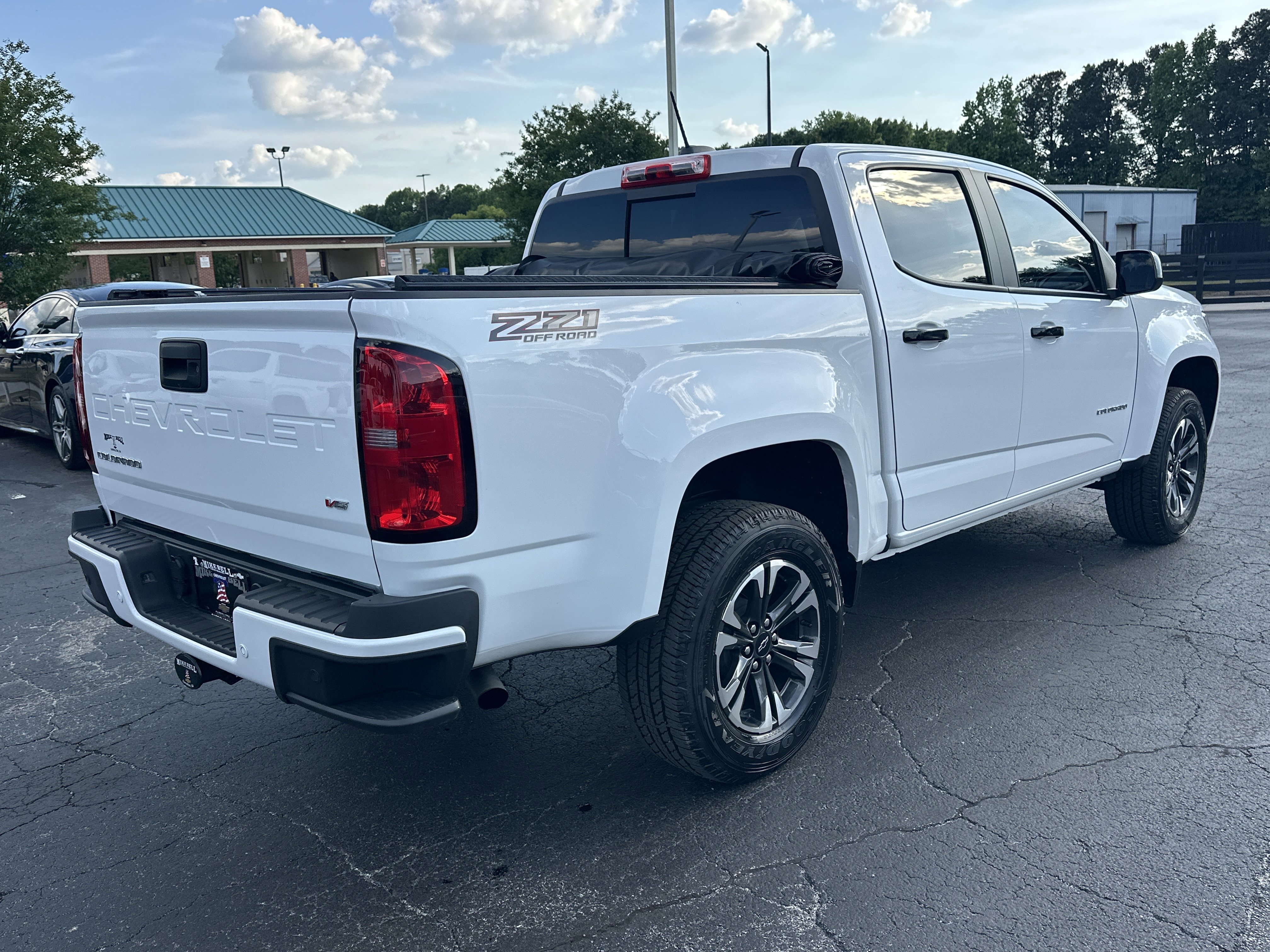 Used 2022 Summit White Chevrolet Z71 image 8