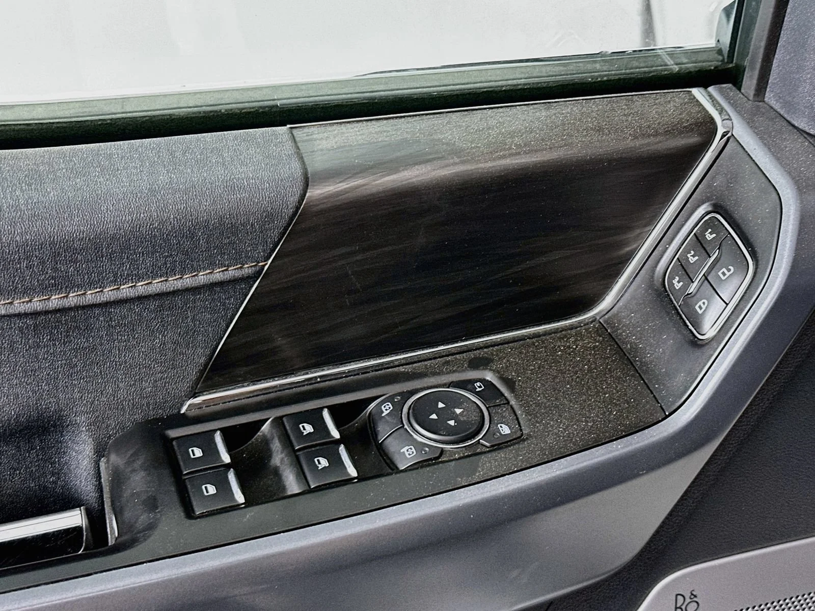 Used 2024 White Ford LARIAT image 19
