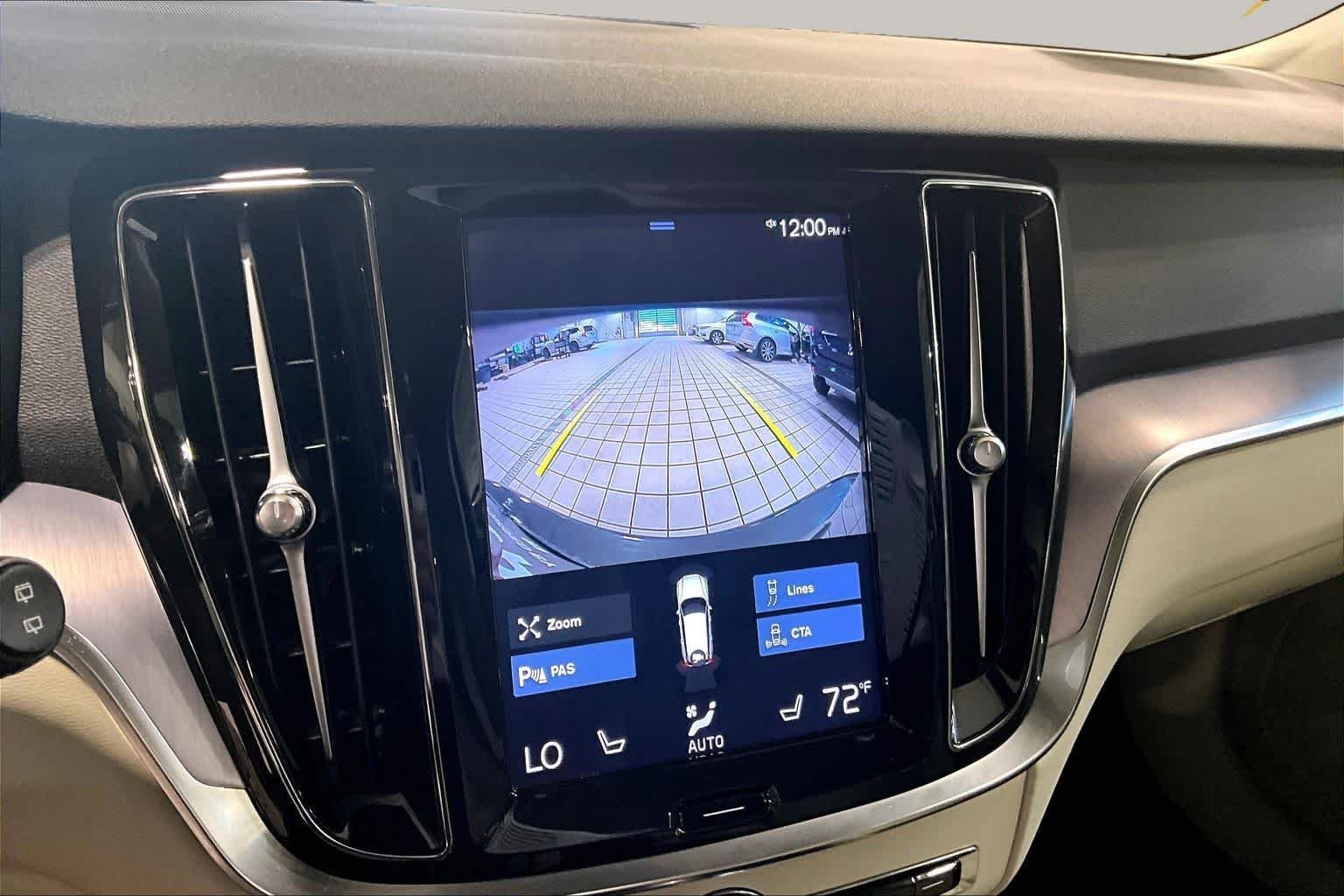 Used 2020 Pine Grey Metallic Volvo  image 28
