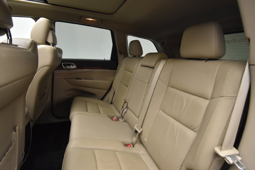 Used 2013 Bright White Clearcoat Jeep Limited image 19