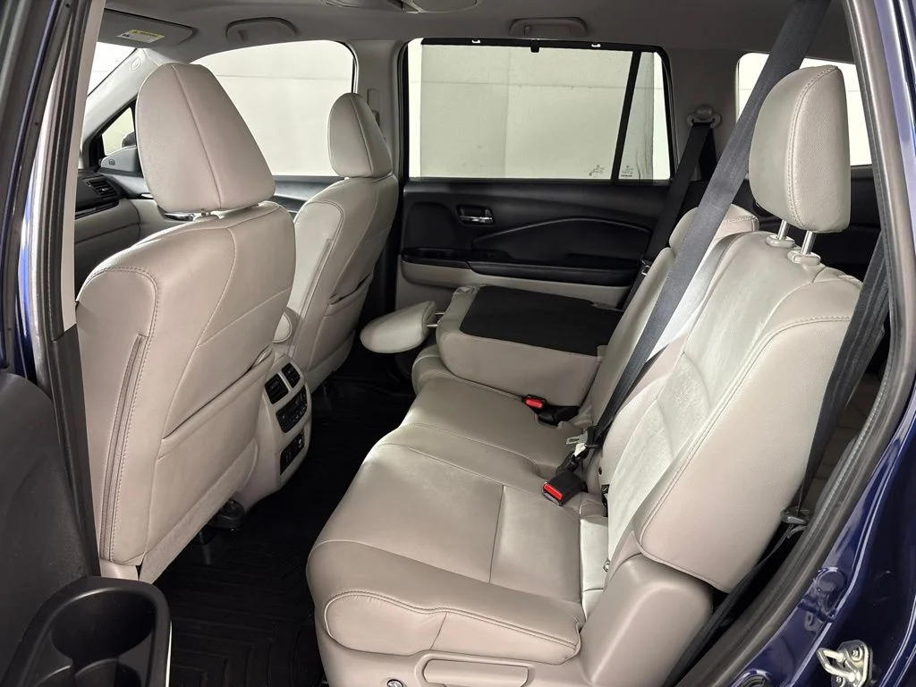 Used 2019 Blue Honda Touring image 29