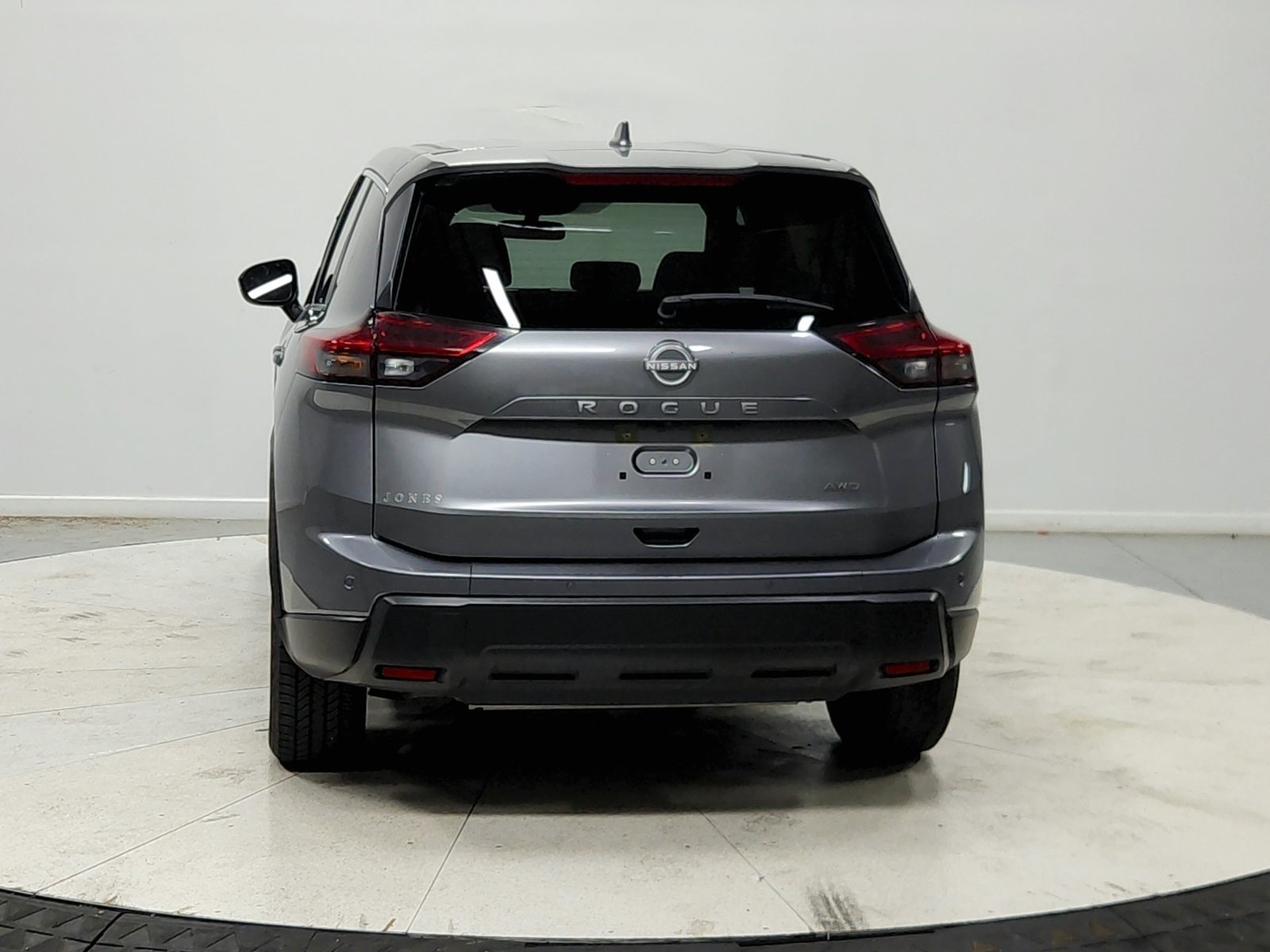 Used 2025 Gray Nissan SV image 7