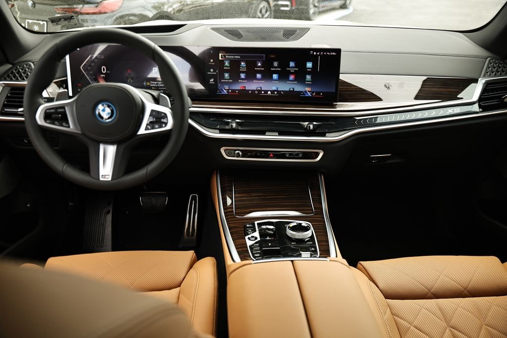 New 2026 Dravit Grey Metallic BMW xDrive50e image 29