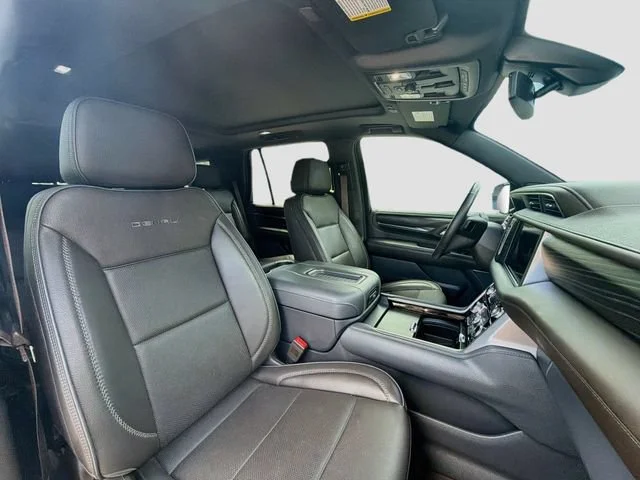 Used 2022 White Frost Tricoat GMC Denali image 16
