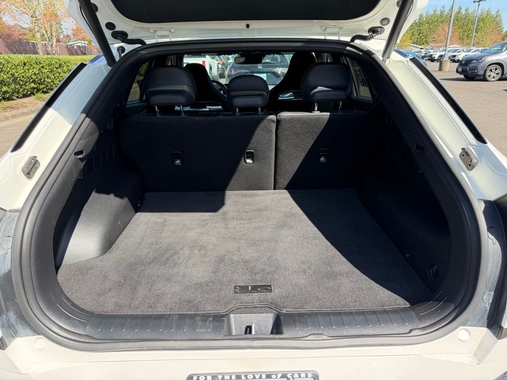 Used 2024 Snow White Pearl Kia GT image 10