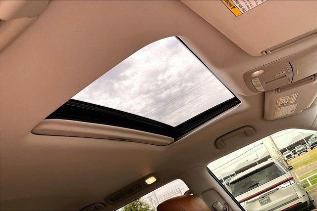 Used 2020  INFINITI  image 22